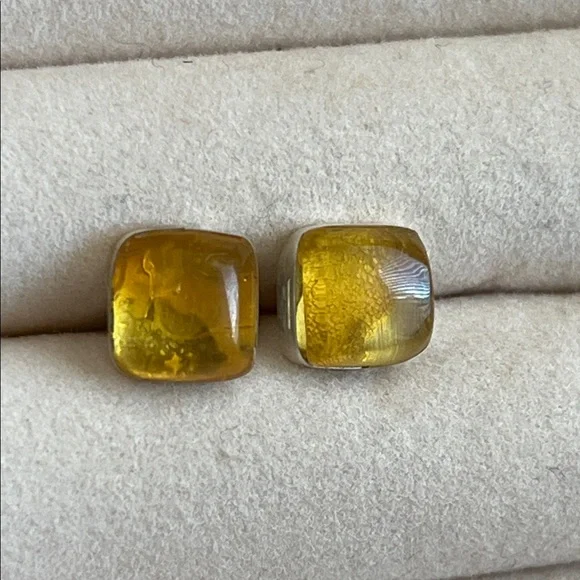 Elegant Silver and Amber Stud Earrings - Picture 3 of 6